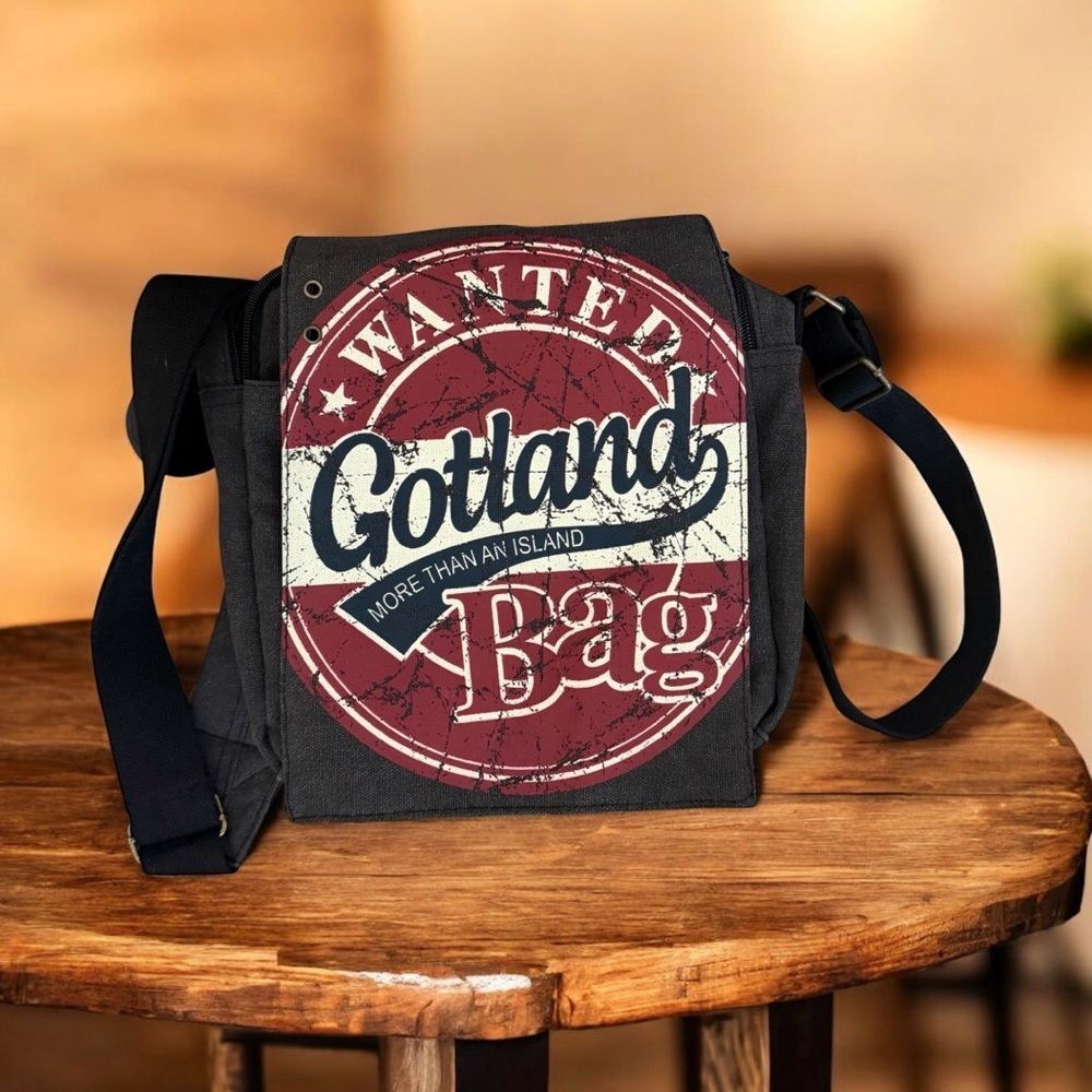 Robin Ruth Black and Red Shoulder Bag NWOT